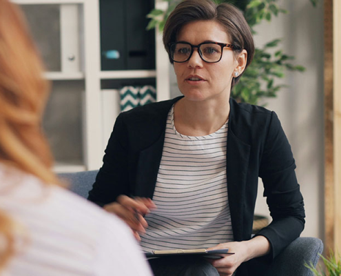therapist telling patient about CBT therapy in New Haven, ct